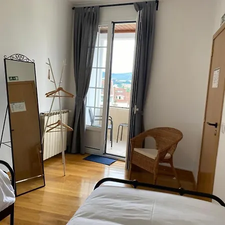 Fonte Branca - Largo Sra-a-branca Albergue Braga