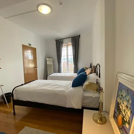 Fonte Branca - Largo Sra-a-branca Albergue *
